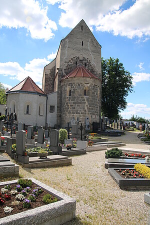 Zwettl, Propsteiberg, ehem. Burg und Pfarrkirche hl. Johannes Evangelist, um 1120